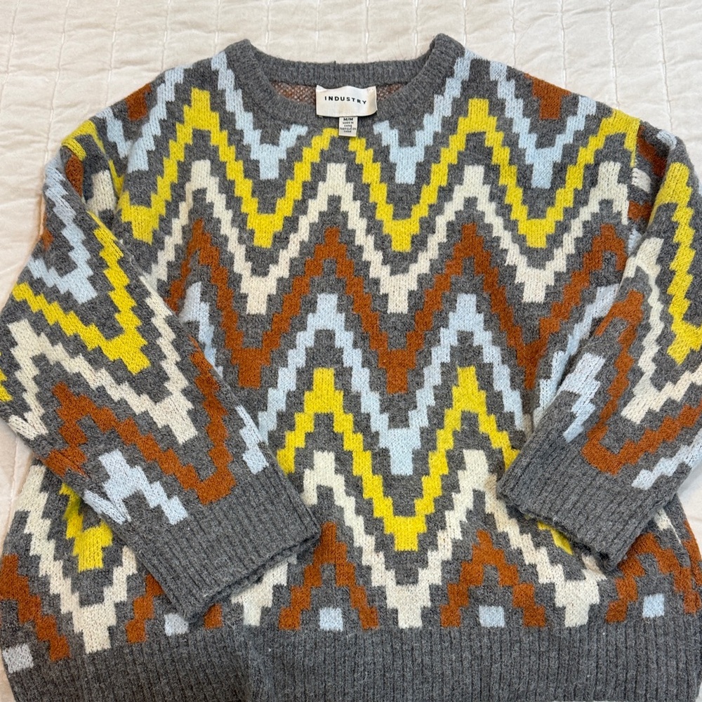 Women's Chevron Pattern Sweater - Gray, Yellow, Blue, Brown